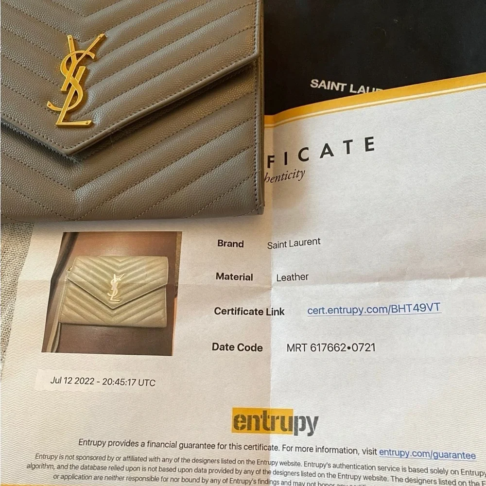 Yves Saint Laurent Cassandre Matelasse flap pouch - Picture 9 of 9